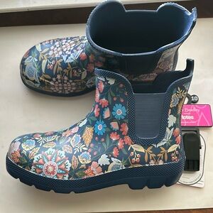 Vera Bradley rain boots size 10